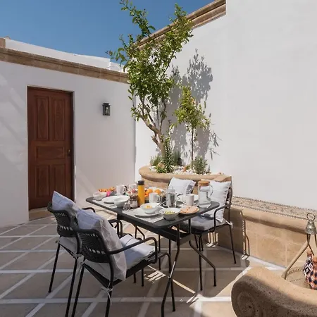 Althea * לינדוס